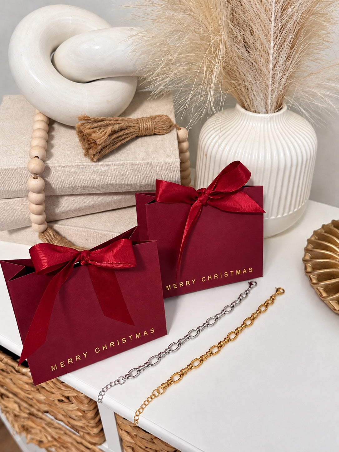Bolsitas de regalo con pulseras oro y plata